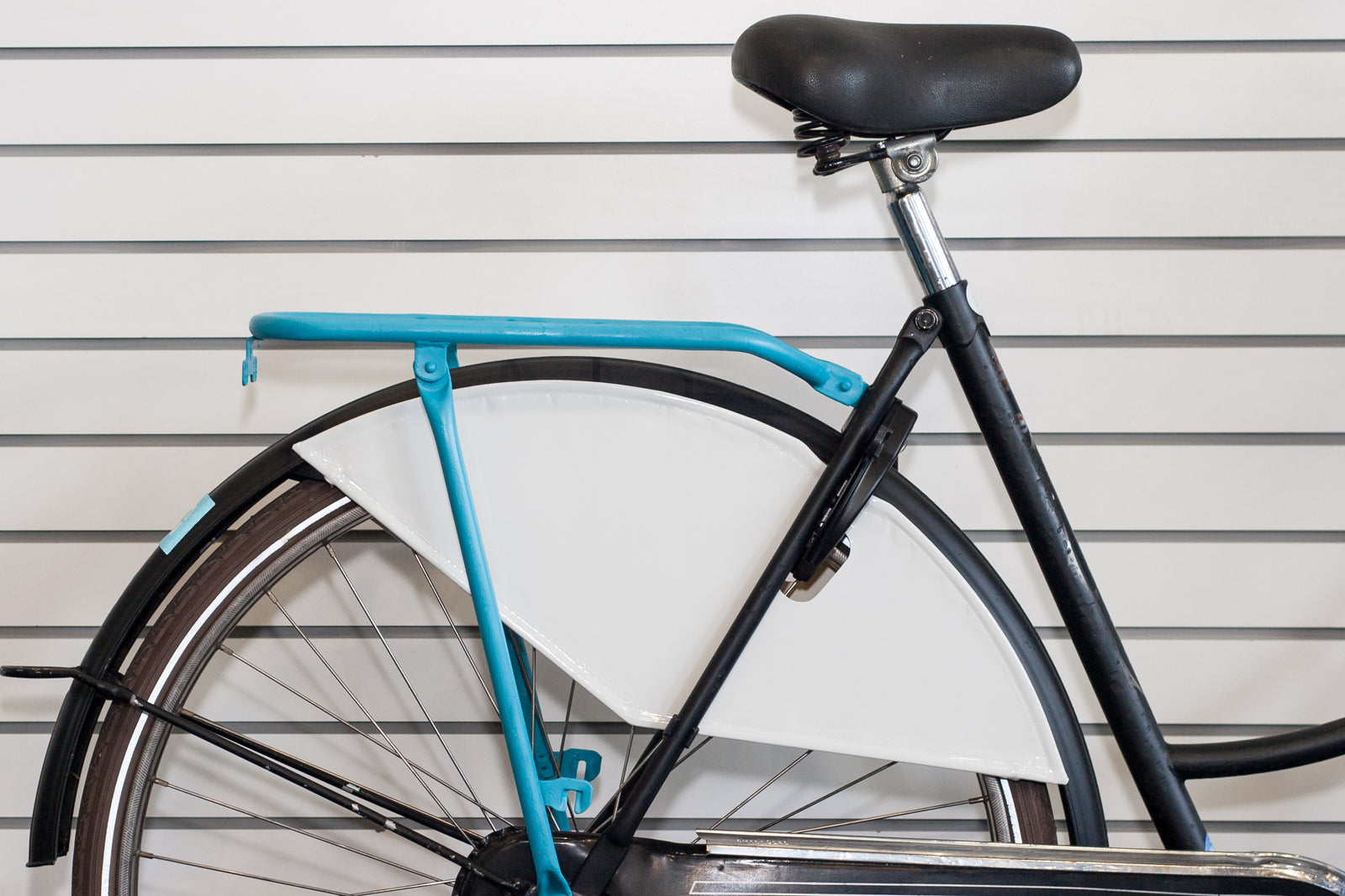 Cortina Transport Bike Clothing Dress Guard 28" Varnished Cloth - White